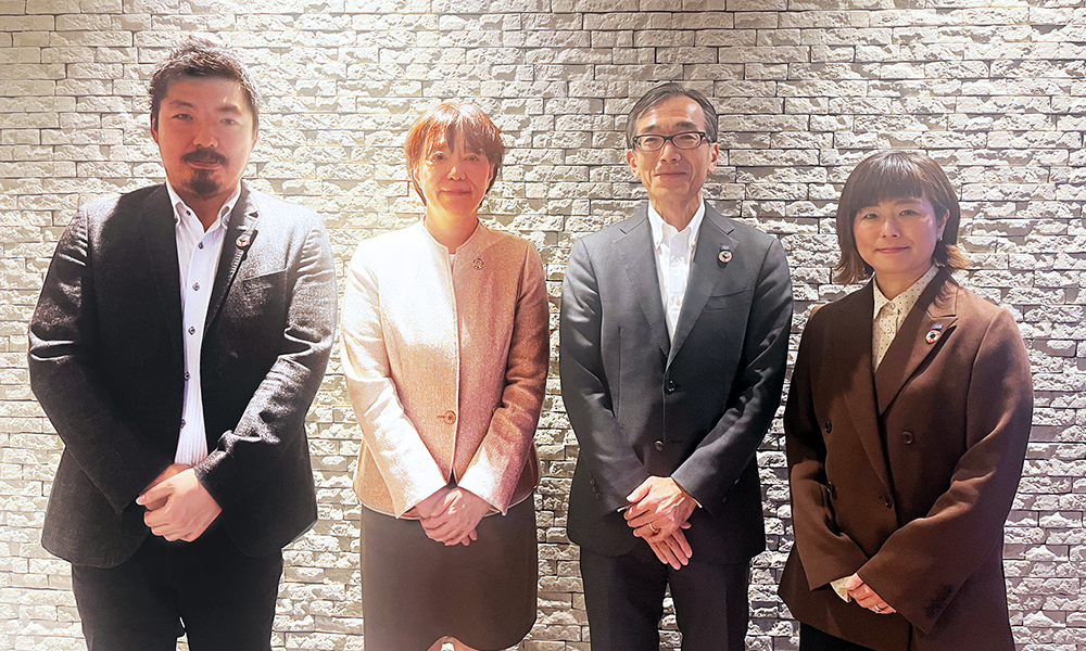 (写真左から2番目:宮井 真千子氏)