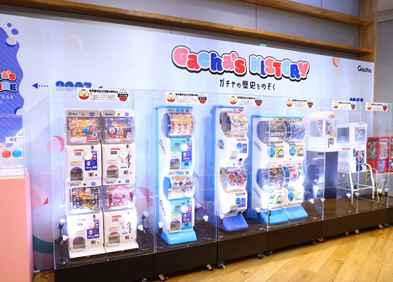 Exhibition of successive generations of Gacha machines
