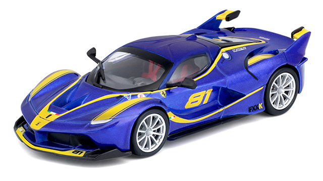 トミカプレゼンツ ブラーゴ シグネチャーシリーズ 1:43
FXX K（スペシャルカラー）