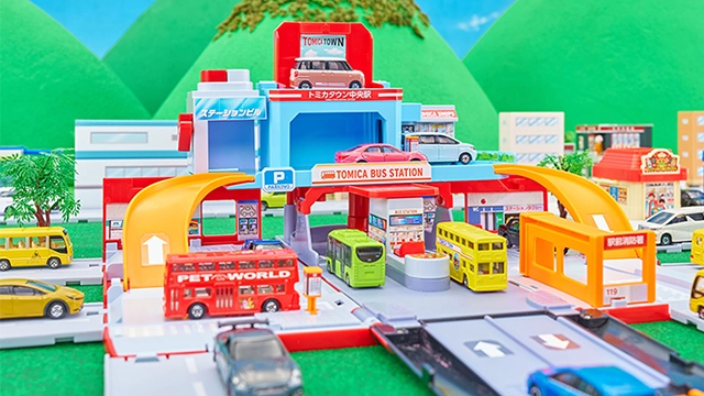 トミカビークルタウン ビッグに変形 ２階だてバスロータリー（トミカ付き）