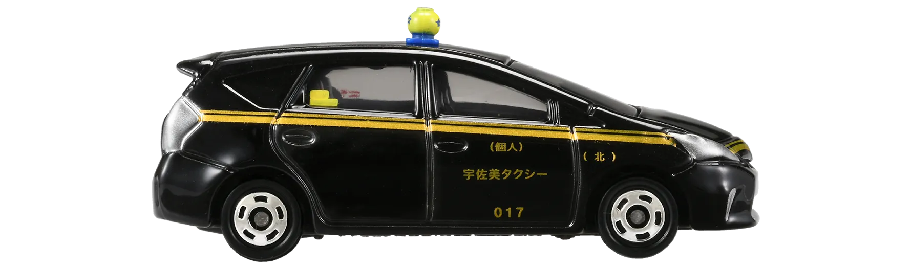 TOKYOタクシー トヨタ プリウスαの写真（右向き）